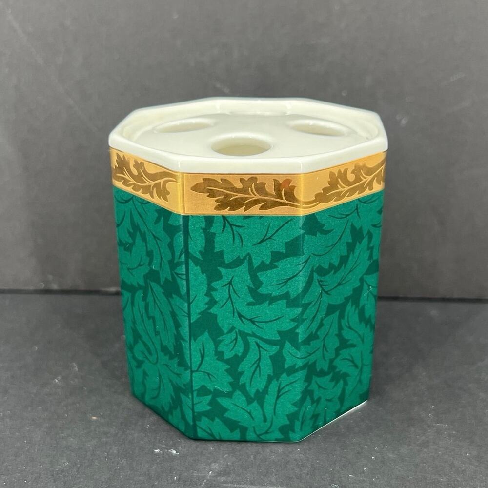 Wamsutta Baroque Damask gold band toothbrush holder
